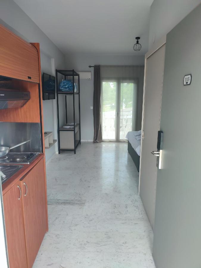 Hotel Paraktio Nea Kallikrateia Экстерьер фото